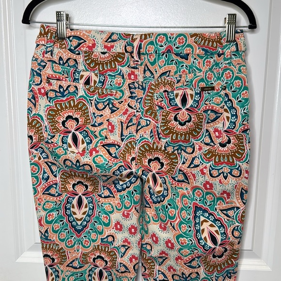Chicos Size S So Slimming Colorful Stretch Bombay Paisley Girlfriend Ankle Jeans - Picture 9 of 15